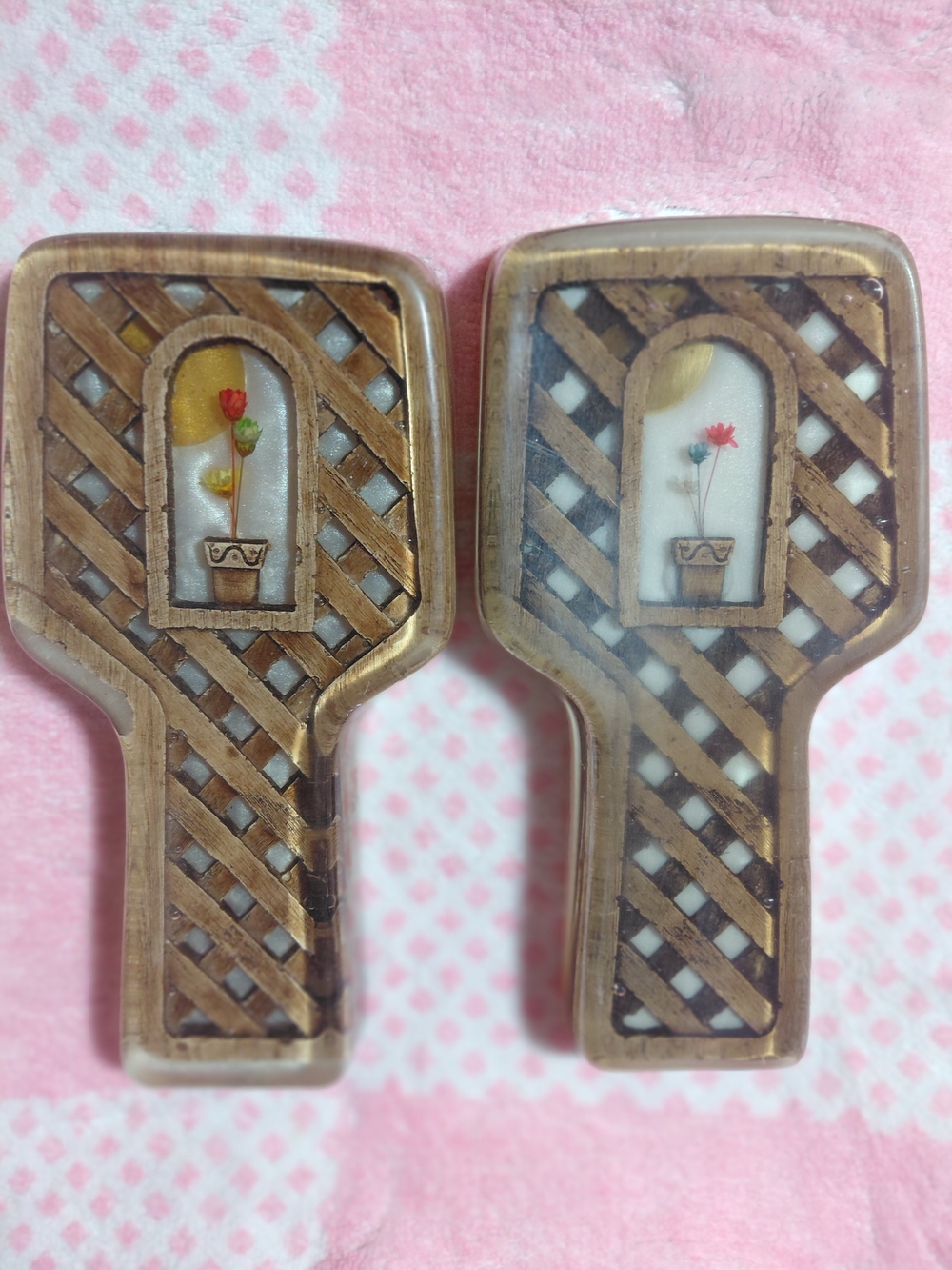 1970's vintage LUCITE Spoon rest with dried flowers, lot of 2